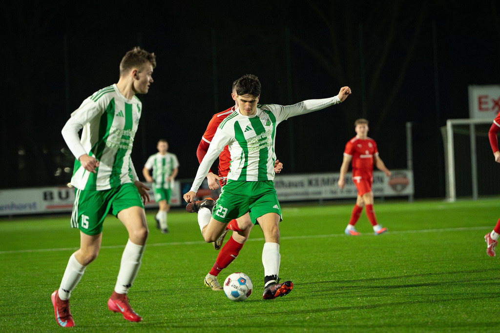 Fußball I Herren I Saison 2025-2026 I Freundschaftsspiel I TSV Grossenkneten - TuS Lutten I 1106 | David Klauser (23, TuS Lutten) - Realisiert mit Pictrs.com