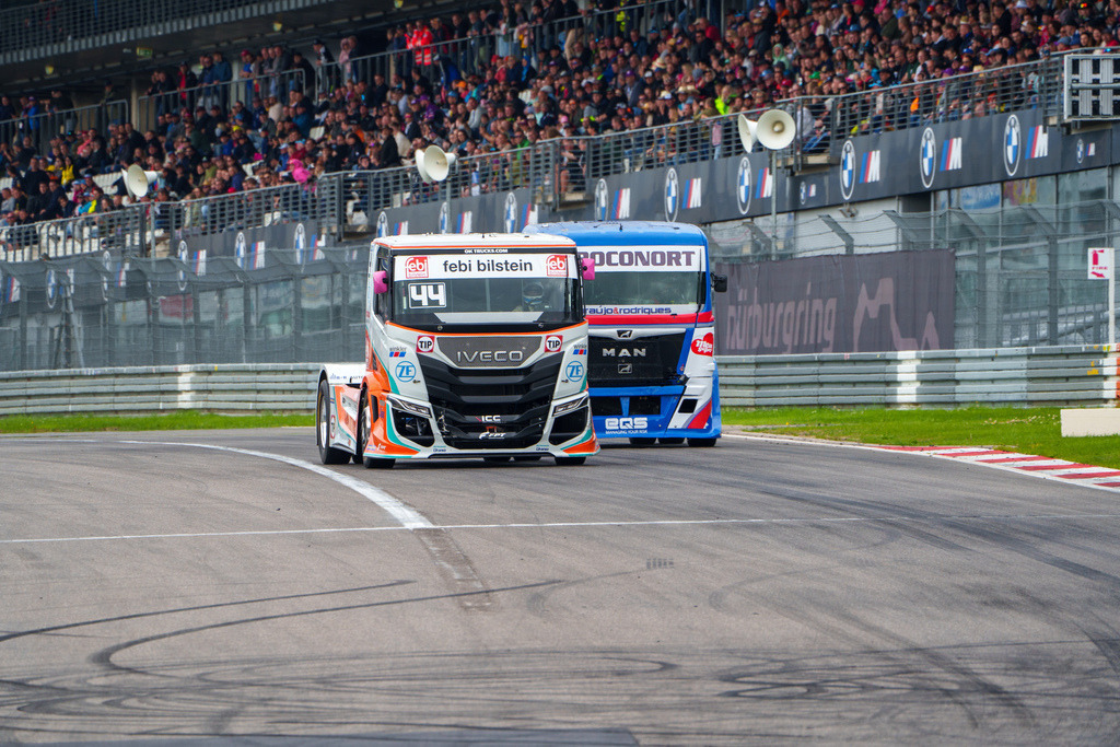 A7406779 | 13.07.2024 Goodyear FIA European Truck Racing Championship (ETRC) NürburgringBild: Zweikampf zwischen #44 Steffi Halm (DE), #38 und  JOSÉ EDUARDO RODRIGUES (Portugal) - Realisiert mit Pictrs.com