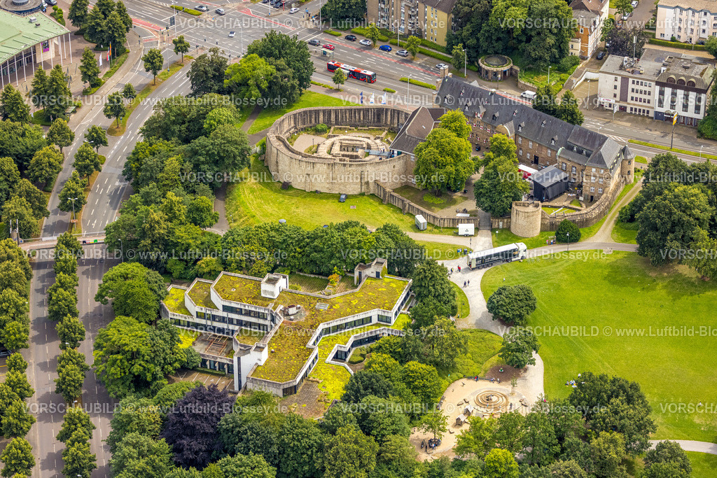Muelheim240702996 | Luftbild, Schloss Broich, Befestigungsanlage und frühmittelalterlicher Wehrbau, Heinrich-Thöne-Volkshochschule, Broich - Ost, Mülheim an der Ruhr, Ruhrgebiet, Nordrhein-Westfalen, Deutschland