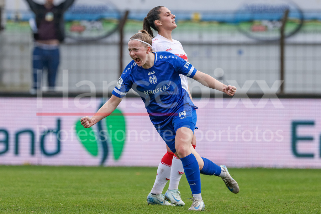 Fussball, 2. Frauen-Bundesliga, SV Meppen - VfB Stuttgart | Torschützin Bente Bode (SV Meppen, 14) mit Torjubel, Jubel, jubeln, jubelt, optimistisch, Spielszene, Highlight, Freude über das Tor zum 1:0, DIE DFB-RICHTLINIEN UNTERSAGEN JEGLICHE NUTZUNG VON FOTOS ALS SEQUENZBILDER UND/ODER VIDEOÄHNLICHE FOTOSTRECKEN. DFB REGULATIONS PROHIBIT ANY USE OF PHOTOGRAPHS AS IMAGE SEQUENCES AND/OR QUASI-VIDEO.