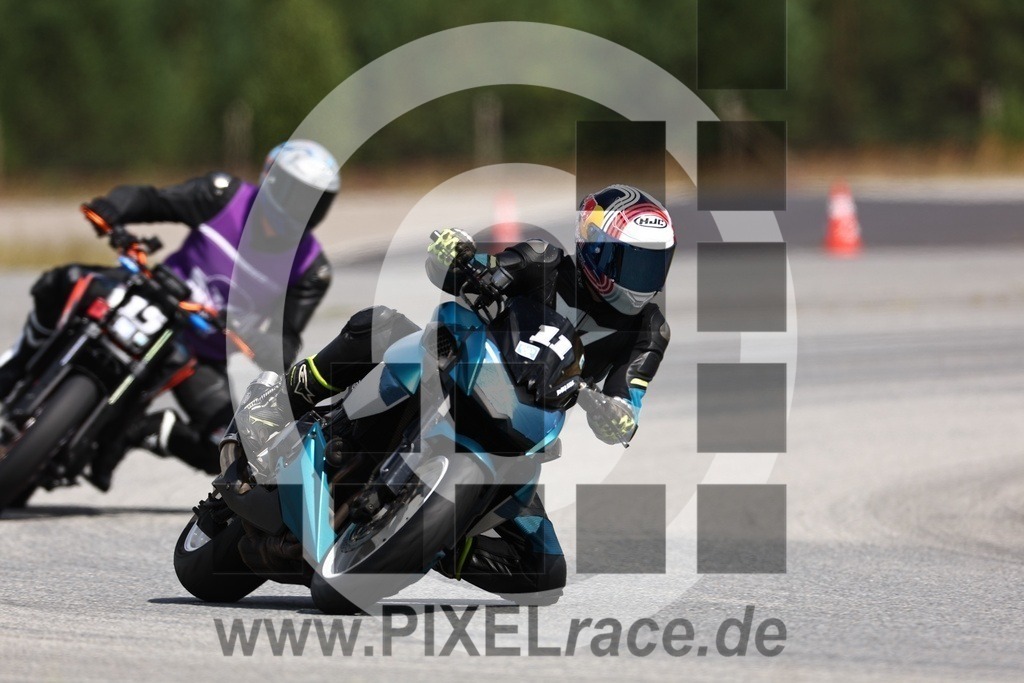 0011-20240805_01560 | Schöne Erinnerungen an spannende Momente - das festzuhalten ist unser Job. PIXELrace.de ist seit 2003 auf den Rennstrecken Europas unterwegs um die Action draußen beim Fahren und die wunderbare Stimmung imm Fahrerlager für euch einzufangen.
