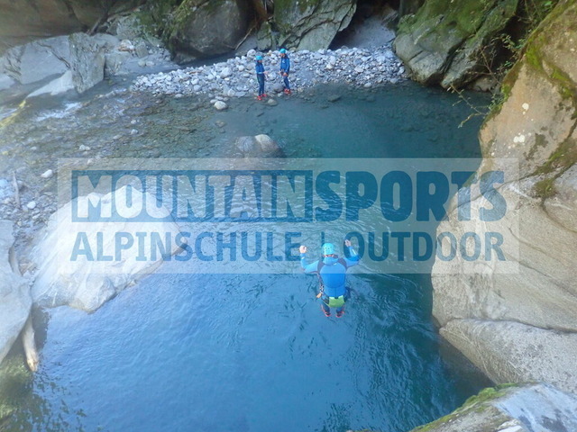 PC020047 | Bestelle die Bilder deines Berg- oder Wasser-Abenteuers mit Mountain Sports bequem von zu Hause aus direkt über unseren Online Fotoshop von pictrs.com. - Realisiert mit Pictrs.com