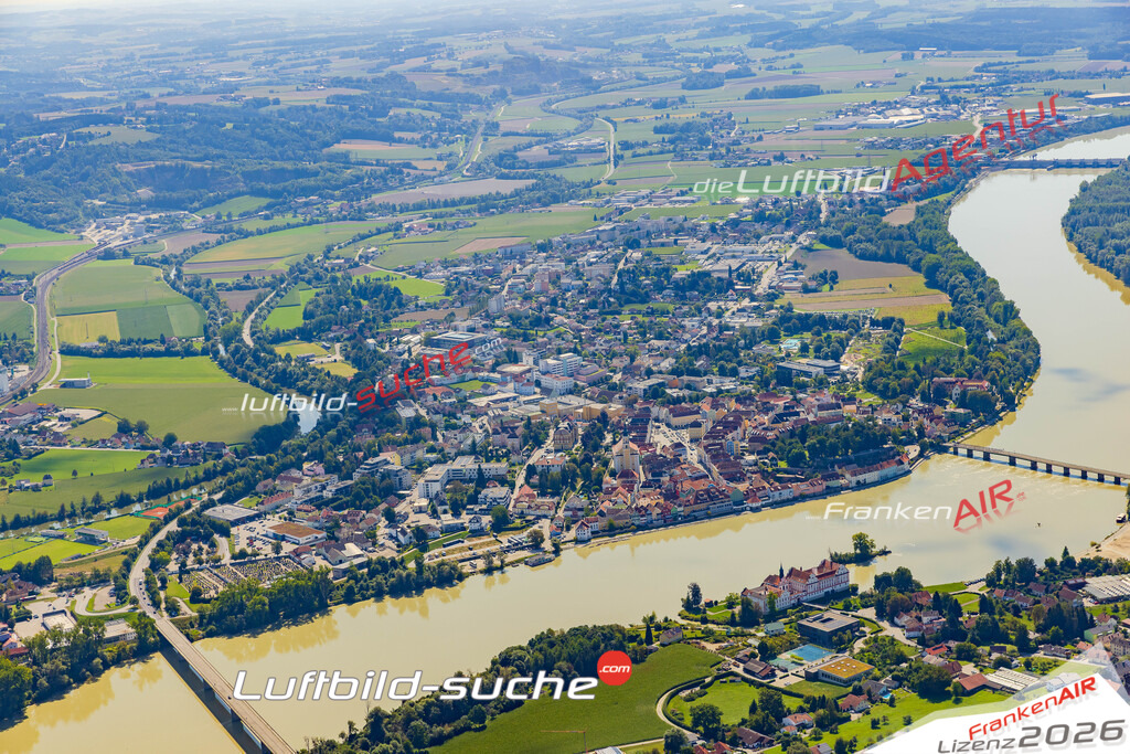 Schöne Luftaufnahme als Geschenk in Ufer Inn Schärding - Die Luftbildaufnahme wurde 2025 vom UL-Flugzeug heraus erstellt ( keine Drohne ) - Hochauflösende Luftaufnahme -Nicht vergleichbar mit Google Maps oder Satelittenbilder- Die Geschenkidee !Mit Lizenz und Bildrechte bestellbar