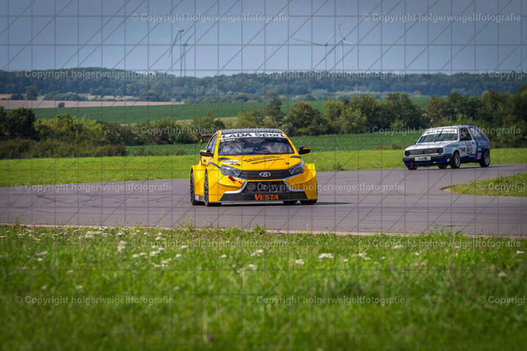 Lada Oreca Vesta WTCC | Foto vom 3. Classic Motor Weekend 18. - 20. August 2023 auf dem Flugplatz in Obermehler - Realisiert mit Pictrs.com