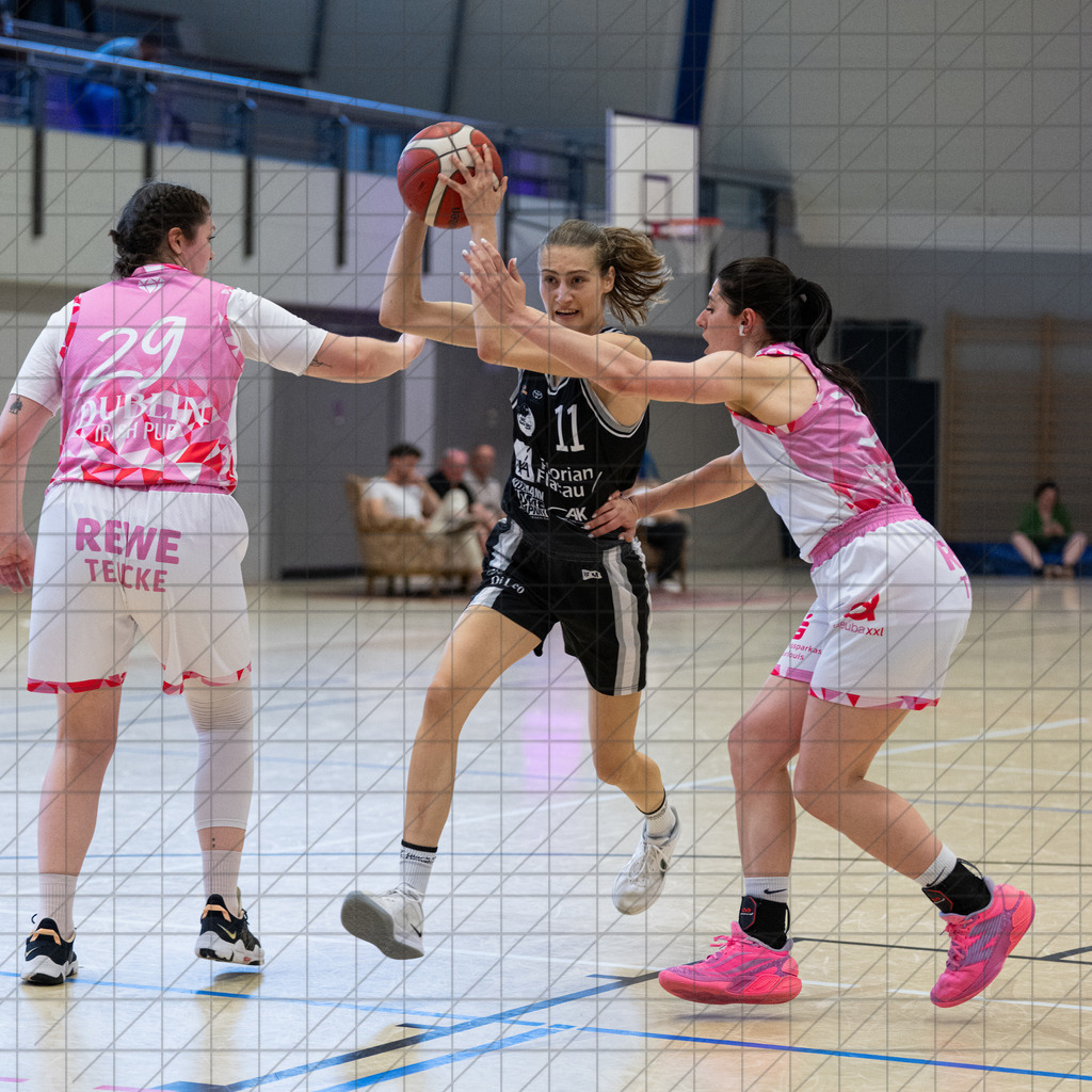 2. DBBL PlayOff 24/25 | 12.04.2025 | Dillingen Diamonds vs. BBC OS | 1/8-Finale, 2. Spiel  | 2. DBBL PlayOff 24/25 | 12.04.2025 | Dillingen Diamonds vs. BBC OS | 1/8-Finale, 2. Spiel  - - - - - CREDIT, www.bullenfotos.de, Martin König, Hörner Weg 40, D-49078 Osnabrück, +4917663732967, Nutzung und Weitergabe nur zu den vereinbarten Zwecken. Presseanfragen an Urheber. Alle Rechte beim Urheber. - - - - - - Realisiert mit Pictrs.com