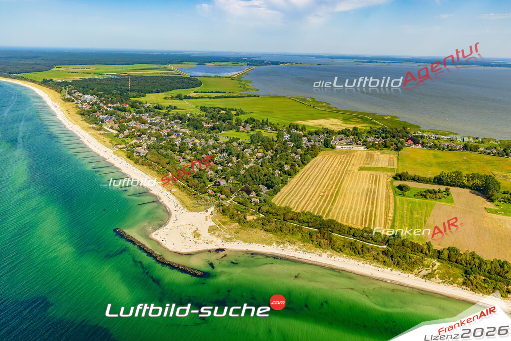Ferienwohnung Strandnah Ahrenshoop Bild- Das Luftbild wurde 2025 vom UL-Flugzeug heraus erstellt ( keine Drohne bzw. Drohnenaufnahme ) - Hochauflösende Luftaufnahme -Nicht vergleichbar mit Google Maps oder Satelittenbilder- Die Geschenkidee !Mit Lizenz und Bildrechte bestellbar - CC