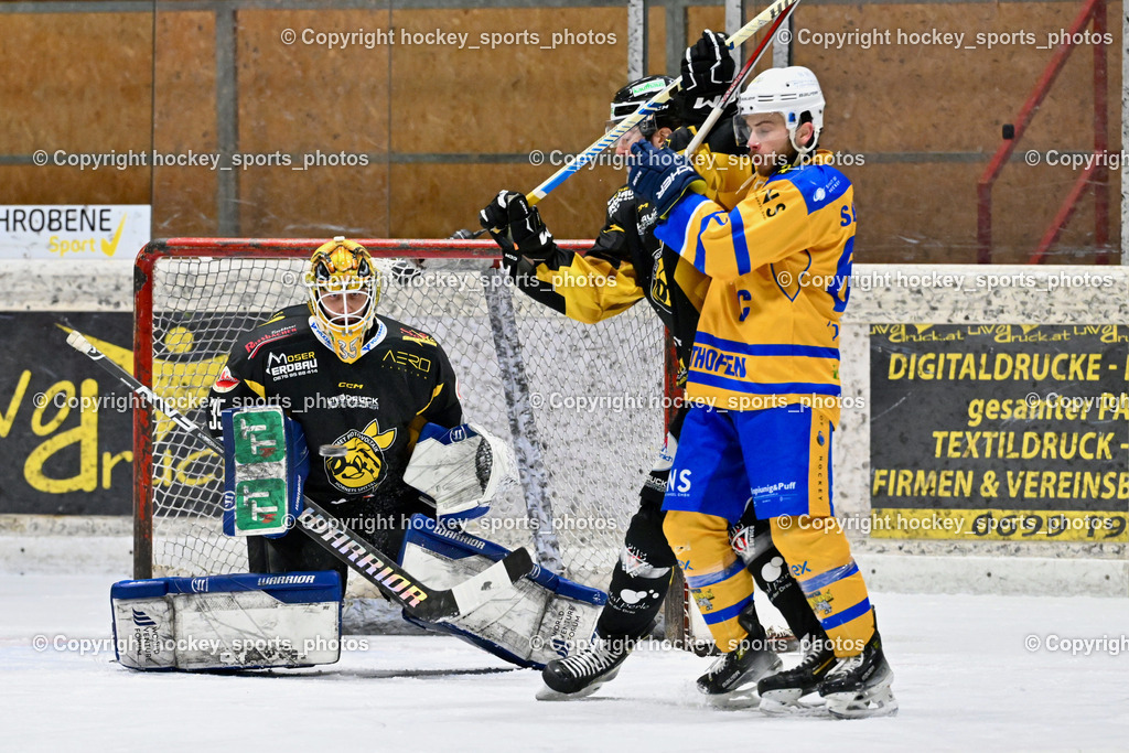 MET PHOTOVOLTAIK HORNETS SPITTAL vs. 1. EHC ALTHOFEN | #35 Egger Luca EC Hornets Spittal, #47 Kohlmaier Luca EC Hornets Spittal, #67 Schettina Kevin EHC Althofen, MET PHOTOVOLTAIK HORNETS SPITTAL vs. 1. EHC ALTHOFEN, MET PHOTOVOLTAIK HORNETS SPITTAL vs. 1. EHC ALTHOFEN am 10.01.2026 in Spittal an der Drau (Eissportzentrum Spittal), Austria, (Photo by Bernd Stefan)