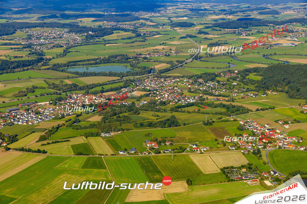 Das Luftbild zeigt : Chammünster Cham - Die Luftaufnahme wurde 2024 vom UL-Flugzeug aus erstellt ( keine Drohne ) - Hochauflösende Luftaufnahme - Für grossformatige Ausdrucke geeignet. Die Geschenkidee !Mit Lizenz und Bildrechte bestellbar
