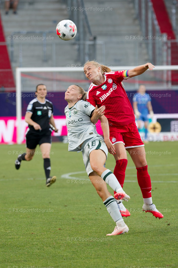 Supercup-Frauen-Bayern-Muenchen-vs-VfL-Wolfsburg 037 | Sportfotos und Eventgalerien von FX-Sportfotografie. Bilder von Fußball, Vereinsveranstaltungen und Events direkt ansehen und als Download bestellen. - Realisiert mit Pictrs.com