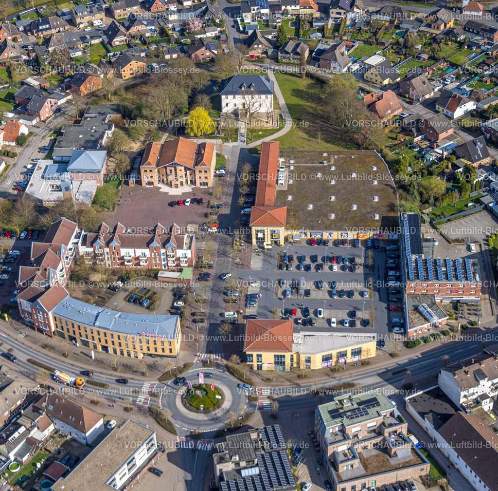 Selm260307053 | Luftbild, Einkaufszentrum Botzlarstraße, Edeka Supermarkt, Sparkasse, evang. Kirche am Markt, Burg Botzlar, umgeben von Teichstraße und Kreisstraße, Selm, Münsterland, Nordrhein-Westfalen, Deutschland