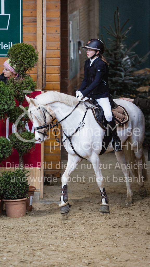 221127_Winterfestival_A-Spr-102 | Deine schönsten Turniermomente als professionelle Fotos! Entdecke hochwertige Pferdesport-Fotografie im Online-Shop. Jetzt Fotos finden & bestellen!