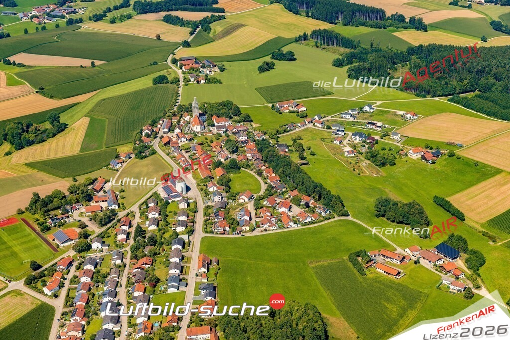Luftaufnahme von Niederbergkirchen - Die Luftaufnahme wurde 2025 vom UL-Flugzeug heraus erstellt ( keine Drohne ) - Hochauflösende Luftaufnahme - für professionelle Ausdrucke geeignet. Die Geschenkidee !Mit Lizenz und Bildrechte bestellbar
