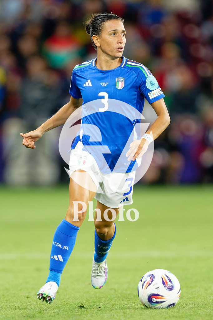 Portugal v Italy - UEFA Women's EURO 2025 Group B | GENEVA, SWITZERLAND - JULY 7:  Lucia Di Guglielmo of Italy controls the ball during the UEFA Women's EURO 2025 Group B match between Portugal and Italy at Stade de Geneve on July 7, 2025 in Geneva, Switzerland. (Photo by Giuseppe Velletri/Sports Press Photo/Getty Images)