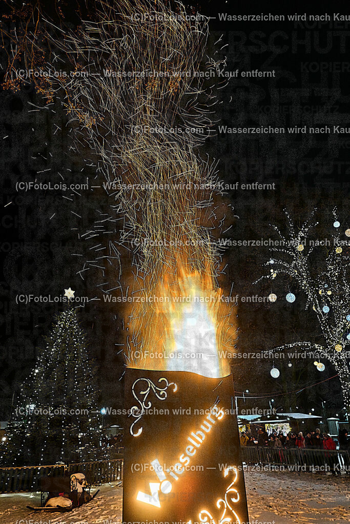 ALP9475_Wieselburger ADVENT_Wintersonnenwendfeuer | (C)FotoLois.com, Alois Spandl, Wieselburger Advent, Wintersonnenwendfeier mit Umzug durch die Stadt, Sonnenwendfeuer und Perchtenlauf mit Show im Schlosspark, Mitwirkung der Partnergemeinde EINBECK, Sa 17. Dezmber 2022.