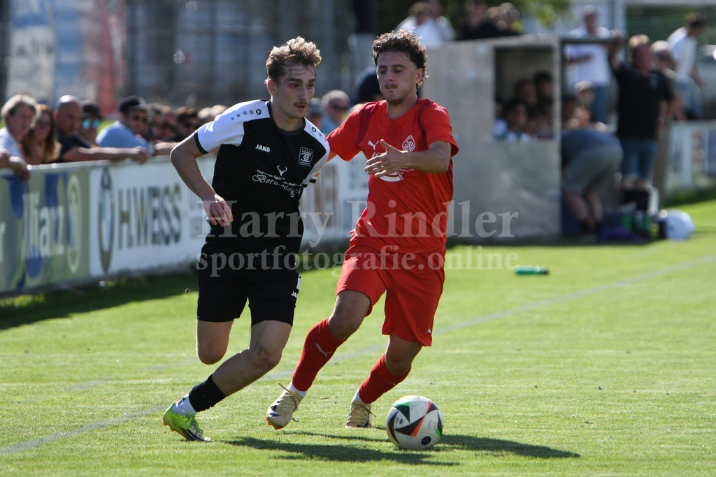 SpVgg Plattling : SpVgg GW Deggendorf | Marlon Limmer(SpVgg GW Deggendorf #4) gegen Reinhard jun. Janka - Realisiert mit Pictrs.com