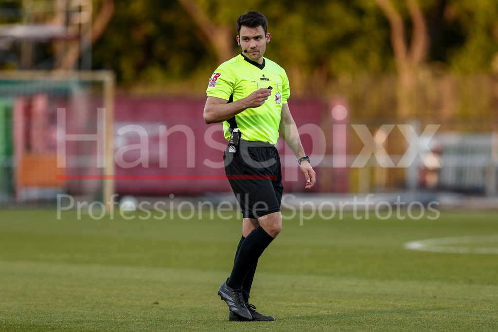 Fussball, Regionalliga Nord, SV Werder Bremen II - SSV Jeddeloh | Schiedsrichter Gerhard Alexander Ludolph