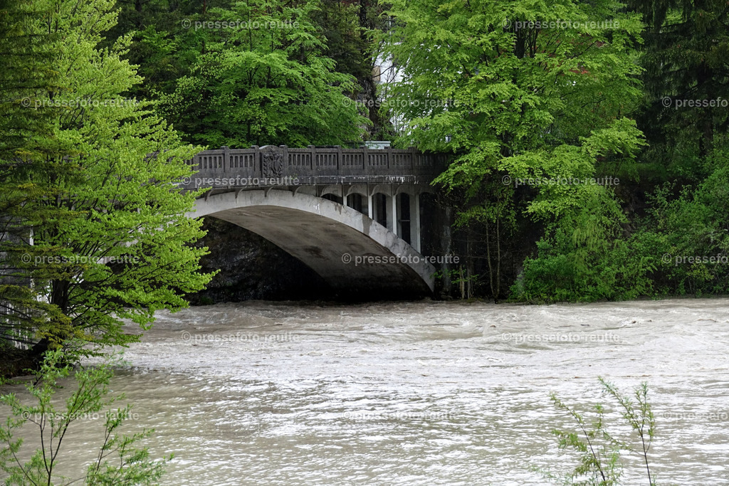 welltvi-Ulrichsbruecken-B179-Pinswang-Hochwasser-21052019-DSD01398 | Info aus dem Bezirk Reutte/Ausserfern Tirol sowie eine umfangreiche Bilddatenbank über die gesamte Region: Lechtal, Talkessel Reutte, Tannheimertal, Zwischentoren. Lech, Plansee, Zugspitze, Grenztunnel, B179, Fernpassstraße, Verkehr, Lawinen, Tradition, - Realisiert mit Pictrs.com