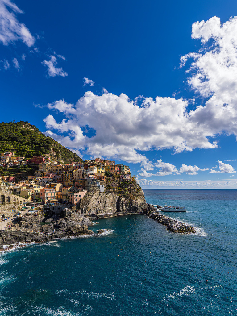 Blick auf Manarola an der Mittelmeerküste in Italien | Blick auf Manarola an der Mittelmeerküste in Italien.