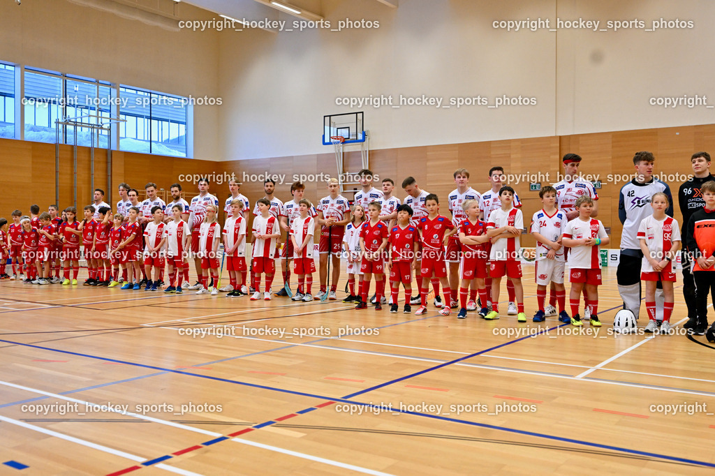VSV Unihockey vs. KAC Floorball 4.2.2023 | Klagenfurt Floorball Mannschaft, Einlauf mit Nachwuchs