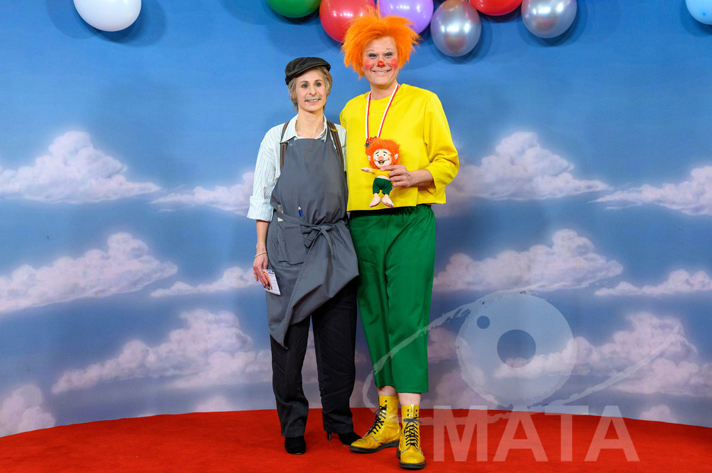 _DWI2482 | Nürnberg Oberbürgermeister Marcus König mit seiner Gattin Anke bei der TV-Sendung Fastnacht in Franken 2024. Veitshöchheim, 02.02.2024 Bayern Deutschland - Realisiert mit Pictrs.com