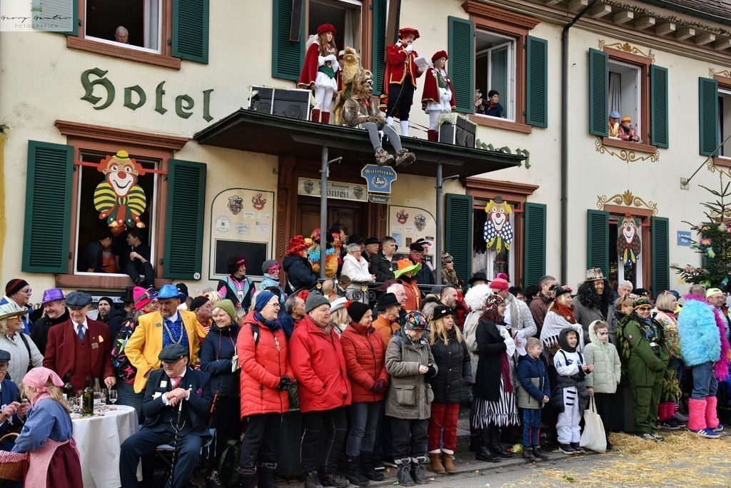 Umzug Sonn  _26-066-RA | Fotoblog Schwarzwald, Foto Blog Wiesental, Pfaffenberg, Winterzauber, Zeller Bergland, Zell im Wiesental, Fotoblog Wiesental, Landschaftsfotos, Bilder Wiesental, Natur, Naturbilder, Fastnacht, Zeller Fastnacht, Zeller Fasnacht, Zeller Bergland, Belchen, - Realisiert mit Pictrs.com