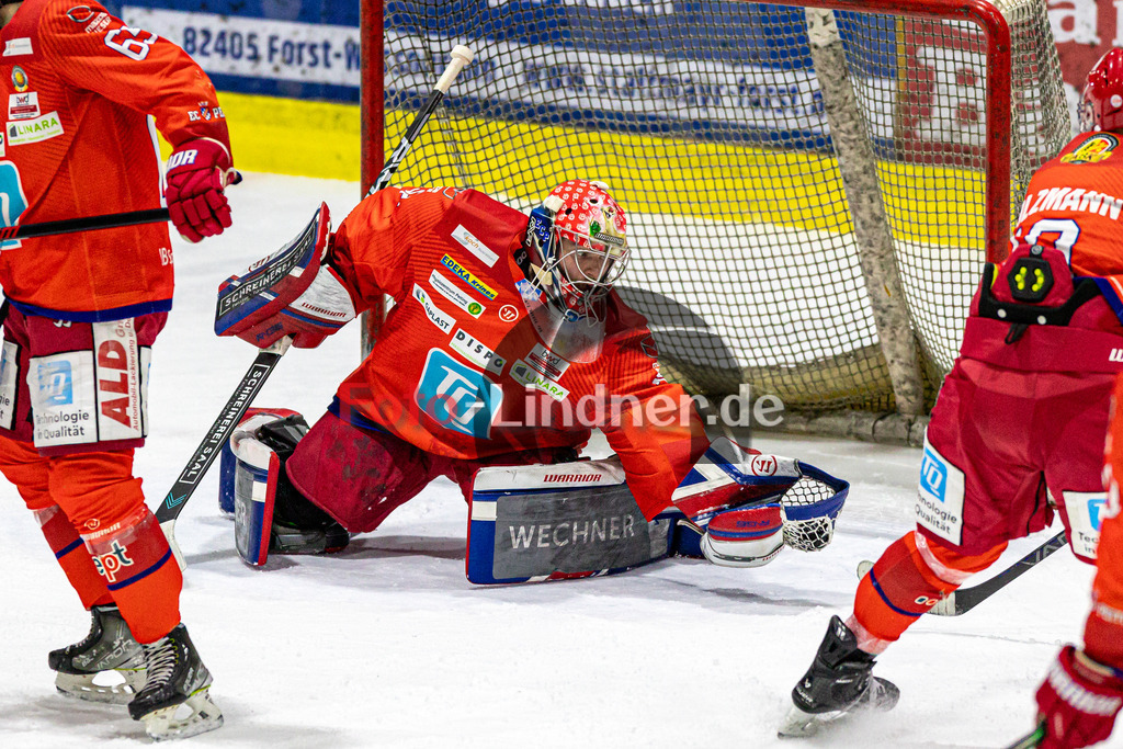 EC Peiting vs Blue Devils Weiden | Eishockey Oberliga Süd 2023/2024, EC Peiting vs Blue Devils Weiden, 20240126,
Andreas MAGG (ECP Goali 32) in Aktion,
2024-01-26 in Peiting (Eisstadion)
32 Andreas MAGG (ECP Goali 32)
Copyright: WolfgangxLindner