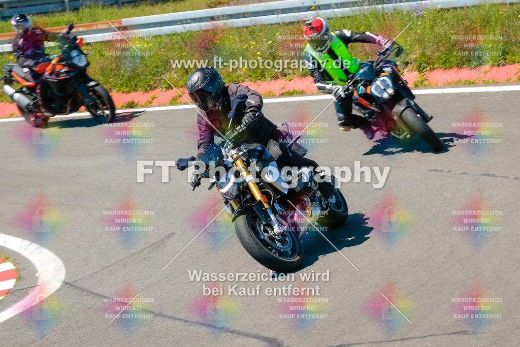 Moto-TeamOBK-22140 | Hier findet Ihr Bilder von Touristenfahrten auf der Nürburgring Nordschleife oder von anderen Veranstaltungen die ich besucht habe. Viel Spass beim Durch Schauen 