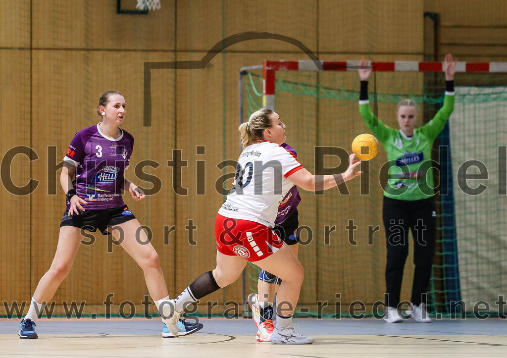 2024-10-13_069_SpVgg_Altenerding_gegen_SC_Freising | Erding, Deutschland, 13.10.2024:Handball, Bezirksoberliga Frauen Altbayern 2024 / 2024, 3. Spieltag, SpVgg Altenerding gegen SC Freising, Endergebnis: 26:35Line Sophie Malerius (SpVgg Altenerding, #3), Theresa Obermeier (HSG Freising-Neufahrn, #20)Foto: Christian Riedel / fotografie-riedel.net