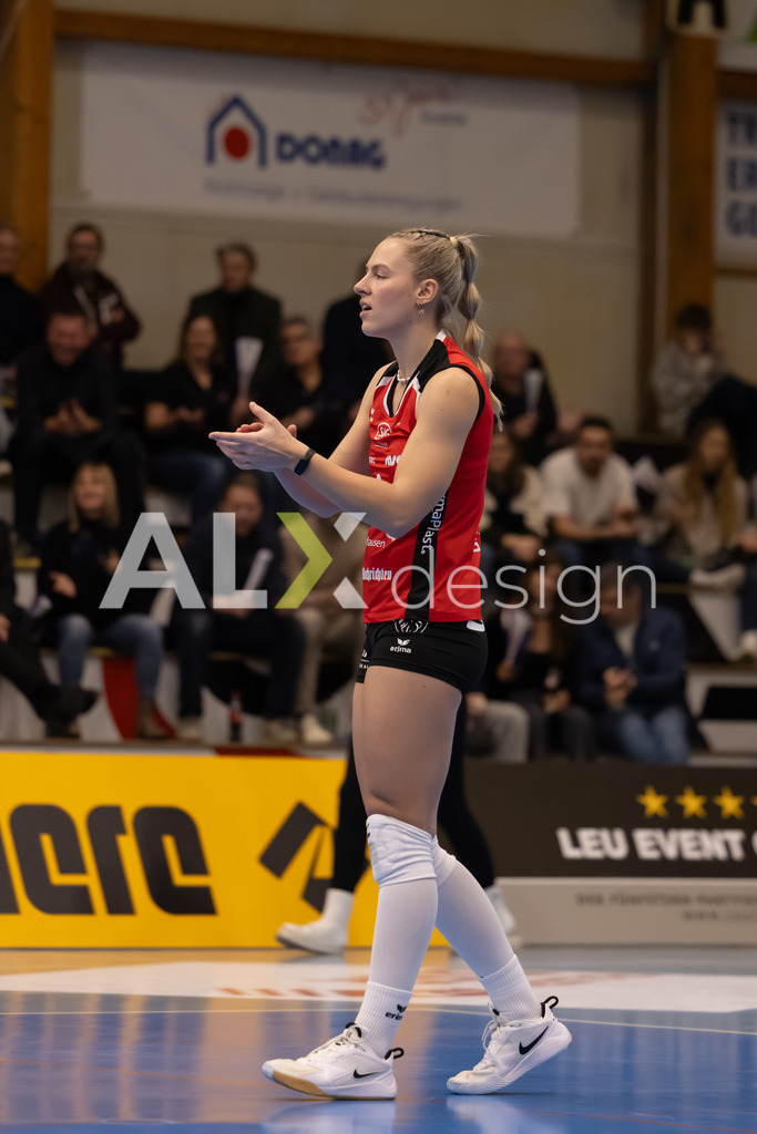 Volleyball I Frauen I Saison 2025-2026 I Volleyball NLA | Women I Round 16 I VC Kanti Schaffhausen - Viteos NUC I 31.01.2026 | 8 Attieh Gabrielle (CA) (Viteos NUC) – Außenangriff - Realisiert mit Pictrs.com