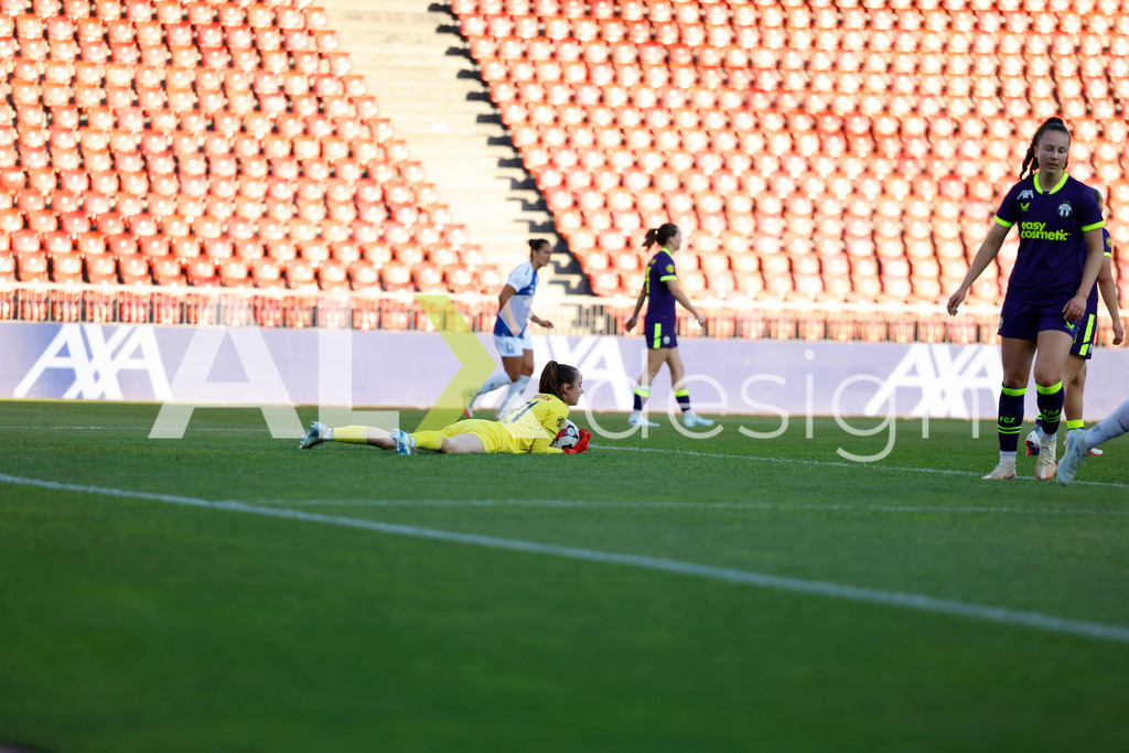 GC Zürich vs FC Zürich - AXA Women’s Super League Playoffs - Stadion Letzigrund | RIANA GMÜR of FC Zürich save during the AXA Women’s Super League Playoffs quarter-final second leg between GC Zürich and FC Zürich at Stadion Letzigrund, Zurich, Switzerland. - Realisiert mit Pictrs.com