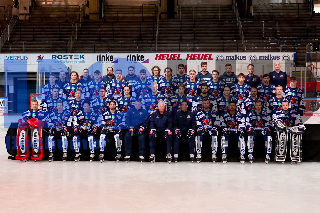 Deutsche Eishockey Liga (DEL): Iserlohn Roosters Teamshooting {date} -  | {headline}(Foto: Sebastian Sendlak / BOND) - Realisiert mit Pictrs.com