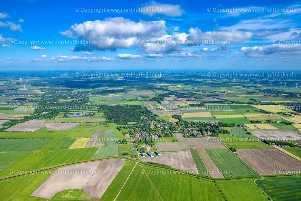 Grellsbüll_ELS_0178300523 | HUMPTRUP 30.05.2023 Ortsansicht der Straßen und Häuser der Wohngebiete in Grellsbüll im Bundesland Schleswig-Holstein, Deutschland. // View of the streets and houses of the residential areas in Grellsbuell in the state Schleswig-Holstein, Germany. Foto: Martin Elsen