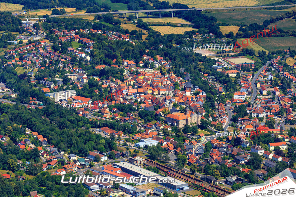 Das Luftbild der Stadt Schleusingen wurde 2018 vom Flugzeug heraus erstellt (keine Drohne) Aufnahmehöhe ca.400 Meter- hohe Auflösung für beste Druck-Qualität