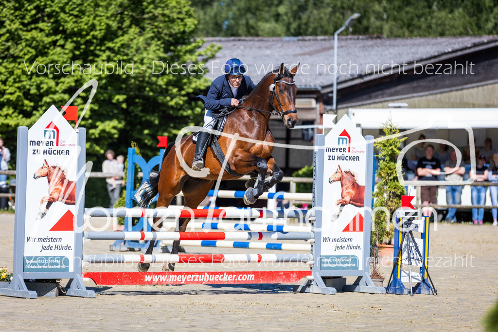 Donop24-A2Spr-074 | MomenTaufnahmen Pferdesportfotos