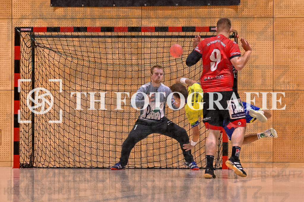 GER, SG Maulburg/Steinen - SG Allensbach/Dettingen, Handball, Landesliga Suedbaden, 2. Spieltag, Saison 2024/2025, 28.09.2024 | Elias Mueller (SG Allensbach/Dettingen-Wallhausen, #99) am Kreis und vor Rubens Freuschle (SG Maulburg/Steinen, #01). Im Bild Tim Lindner (SG Maulburg/Steinen, #09)GER, SG Maulburg/Steinen - SG Allensbach/Dettingen, Handball, Landesliga Suedbaden, 2. Spieltag, Saison 2024/2025, 28.09.2024Foto: TH Fotografie/Thomas Hess