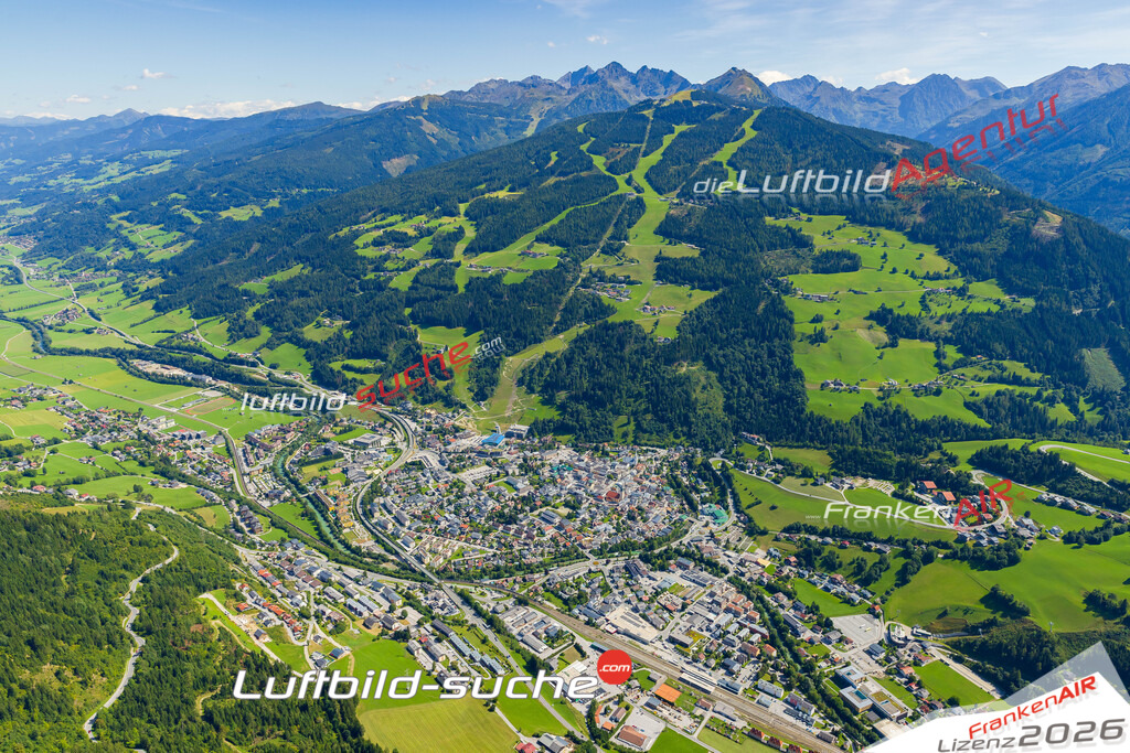 Luftaufnahme von Schladming - Die Luftaufnahme wurde 2025 vom UL-Flugzeug heraus erstellt ( keine Drohne ) - Hochauflösende Luftaufnahme - für professionelle Ausdrucke geeignet. Die Geschenkidee !Mit Lizenz und Bildrechte bestellbar
