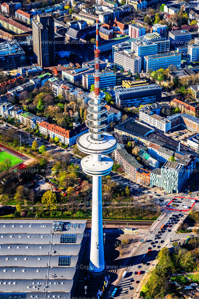 Hamburg_Fernsehturm_Heinrich_Herz_Turm_ELS_4945060425 | HAMBURG 06.04.2025 Fernmeldeturm- Bauwerk und Fernsehturm " Heinrich-Hertz-Turm " in Hamburg, Deutschland. Weiterführende Informationen bei: DFMG Deutsche Funkturm GmbH. // Television Tower " Heinrich-Hertz-Turm " in Hamburg, Germany. Further information at: DFMG Deutsche Funkturm GmbH. Foto: Martin Elsen