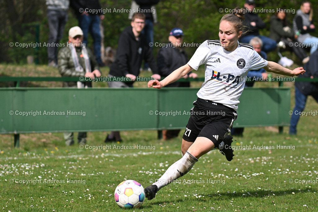 Fußball I Frauen I Saison 2024-25 I Oberliga I FC Jesteburg-Bendestorf - SpVg Aurich Frauen I 13.4.2025 | a-hannig - Realisiert mit Pictrs.com