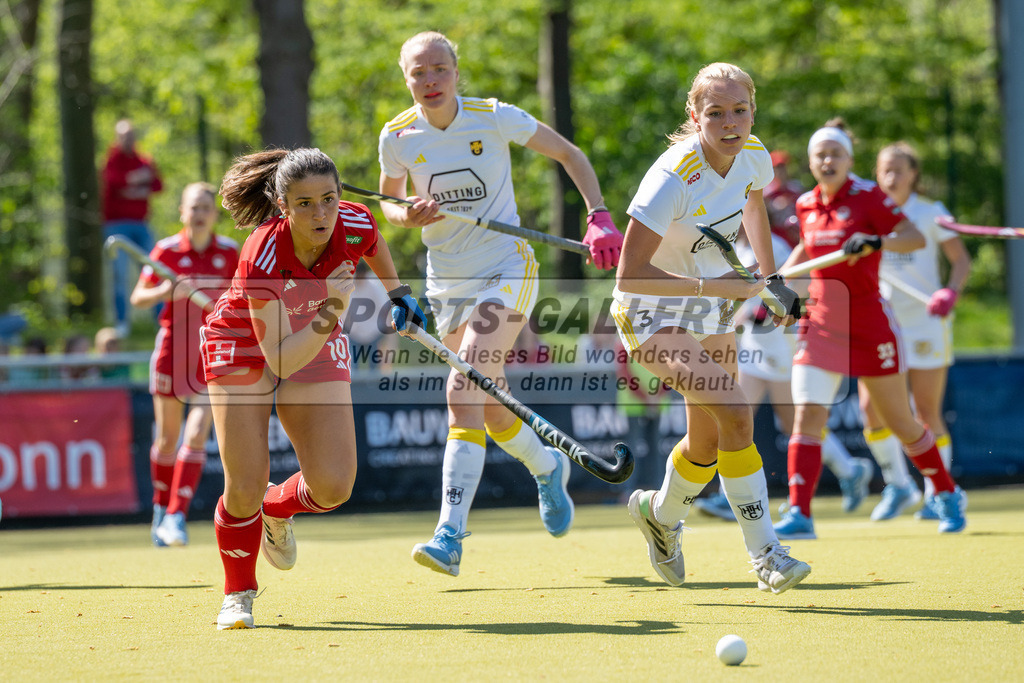 SFE_20250412_0081 | Köln, Deutschland, 12.04.2025:  Hockey 1. Bundesliga Damen Rot-Weiss Köln - Harvestehuder THC im KTHC Stadion Rot-Weiss Köln Tennis and Hockey Club am 12.04.2025 in Köln, Deutschland. (Foto von Stephan Fehrmann)Köln, Germany, 12.04.2025: Hockey 1. Bundesliga Damen Rot-Weiss Köln - Harvestehuder THC in KTHC Stadion Rot-Weiss Köln Tennis and Hockey Club at 12.04.2025 in Köln, Deutschland. (Foto from Stephan Fehrmann)