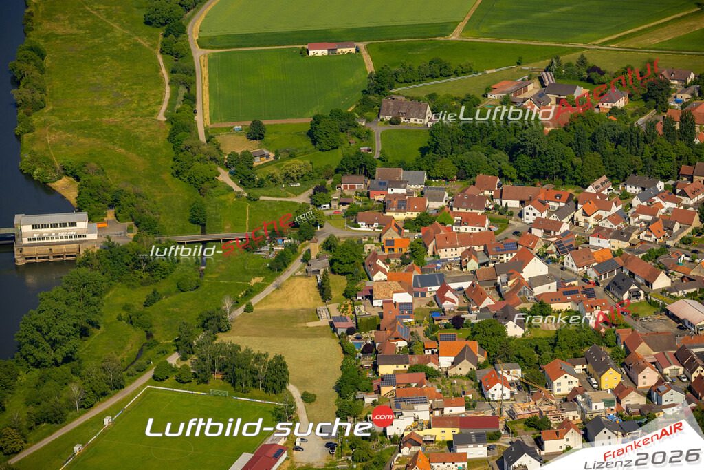 Das Luftbild zeigt  Knetzgau - Die Luftaufnahme wurde 2023 vom UL-Flugzeug aus erstellt ( keine Drohne ) - Hochauflösende Luftaufnahme - Für grossformatige Ausdrucke geeignet. Die Geschenkidee !Mit Lizenz und Bildrechte bestellbar