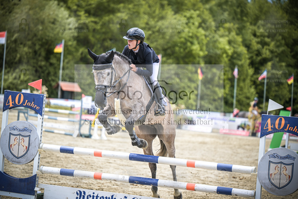 DOS_4777 | Entdecke hochwertige Reitturnierfotos von Foto Oger. Professionell, emotional und authentisch – jetzt Lieblingsmomente im Shop bestellen. - Realisiert mit Pictrs.com