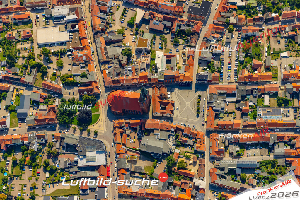 Luftaufnahme Zentrum Stendal - Die Luftaufnahme wurde 2025 vom UL-Flugzeug heraus erstellt ( ohne Drohne ) - Hochauflösende Luftaufnahme - für professionelle Ausdrucke geeignet. Die Geschenkidee !Mit Lizenz und Bildrechte bestellbar