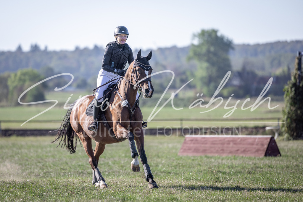 20260906-_3LI1597 | Tierfotografie Pferde, Hunde, Katzen, Haustiere.
Turnierfotografie Reitturniere, Reiten, Springreiten, Dressur in Hanau, dem Main-Kinzig-Kreis und dem Rhein-Main- Gebiet um Frankfurt