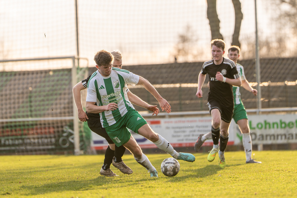 Fußball I Herren I Saison 2025-2026 I Bezirksliga Weser-Ems 4 I 21. Spieltag I TuS Lutten - SW Osterfeine I 4491 | jns.sportfotos - Realisiert mit Pictrs.com
