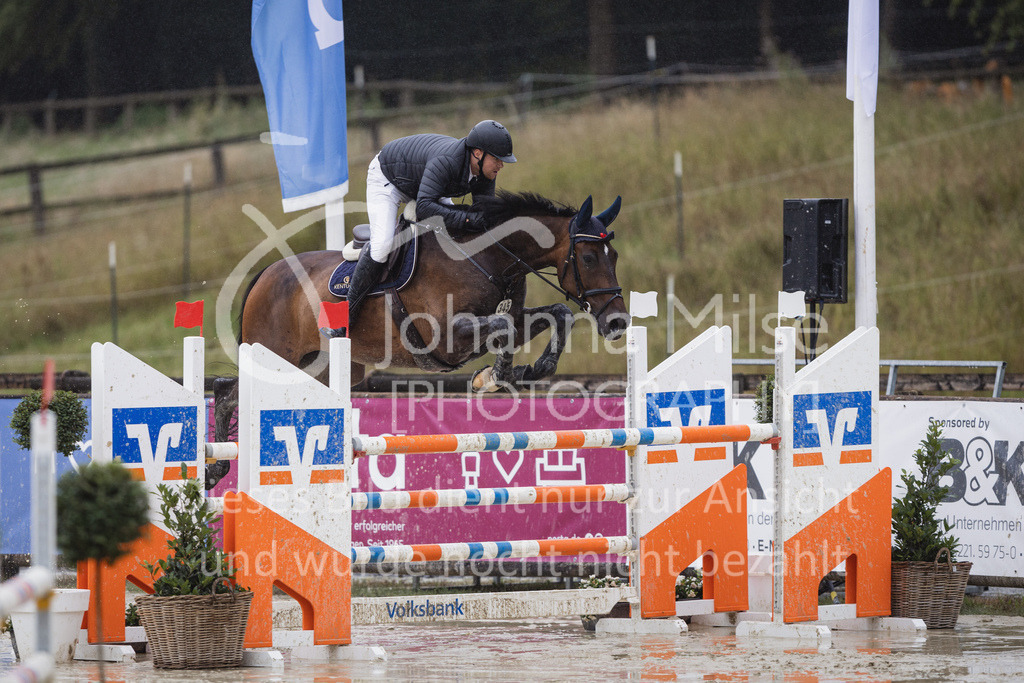 230727_BHO_M1-Spr_1-421 | Deine schönsten Turniermomente als professionelle Fotos! Entdecke hochwertige Pferdesport-Fotografie im Online-Shop. Jetzt Fotos finden & bestellen!