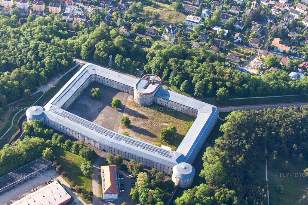 Luftbild: Burganlage der Veste Wilhelmsburg (Werk XII) im Ortsteil Mitte in Ulm im Bundesland Baden-Württemberg in Deutschland. Foto: IMG_67208.jpg vom 08.06.2014 durch Werner Riehm/FLY-FOTO.de