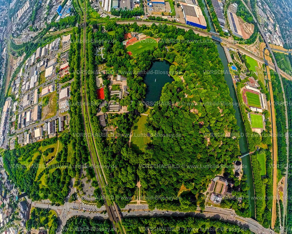 Oberhausen250590308Kaisergarten | Luftbild, Kaisergarten Park und Zoo, Wald mit See, Erdkugel, Fisheye Aufnahme, Fischaugen Aufnahme, 360 Grad Aufnahme, tiny world, little planet, fisheye Bild, Marienviertel, Oberhausen, Ruhrgebiet, Nordrhein-Westfalen, Deutschland