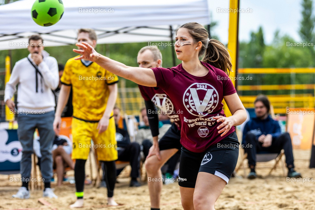 2025-200080700-Strandvölkerball-WM_1 |  23.08.2025; Berlin Foto: Gerold Rebsch - www.beachpics.de