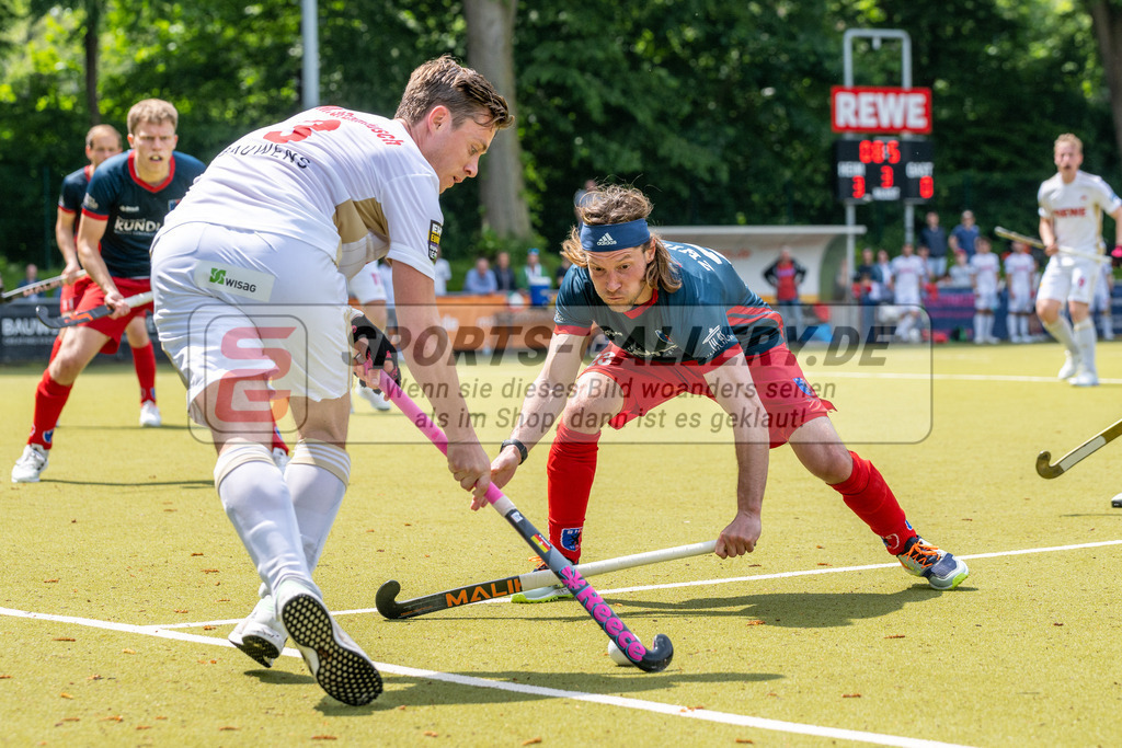 SFE_20230521_0106 | 1. Bundesliga Hockey Viertelfinale 3 Herren Rot-Weiss Köln - Berliner HC am 21.05.2023 in Köln (KTHC Stadion Rot-Weiss Köln Tennis and Hockey Club), Photo: Stephan Fehrmann 2023 (Sports-Gallery),Mats Grambusch ( Rot-Weiss Köln #3 ) ,Martin Zwicker ( Bremer HC #23 )