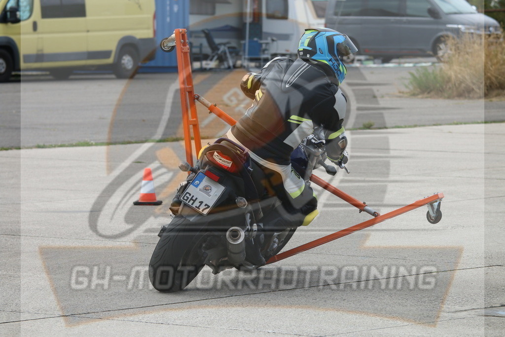 IMG_3515 | gh-motorradtraining-foto.de - Realisiert mit Pictrs.com